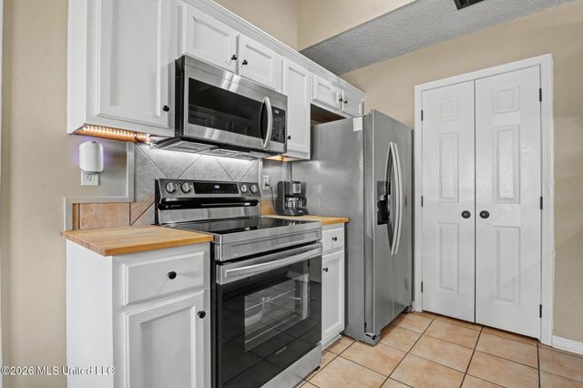 988 Kaimuki Court, Diamondhead, MS 39525