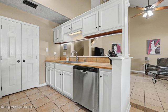 988 Kaimuki Court, Diamondhead, MS 39525