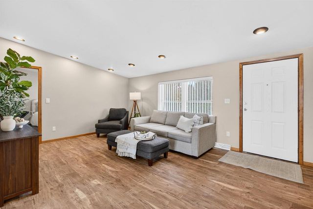 W5244 CTY RD S, Black Creek, WI 54106