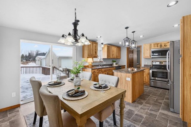 W5244 CTY RD S, Black Creek, WI 54106