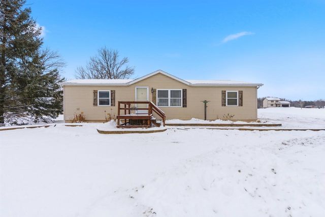 W5244 CTY RD S, Black Creek, WI 54106