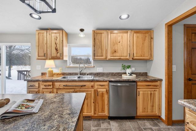 W5244 CTY RD S, Black Creek, WI 54106