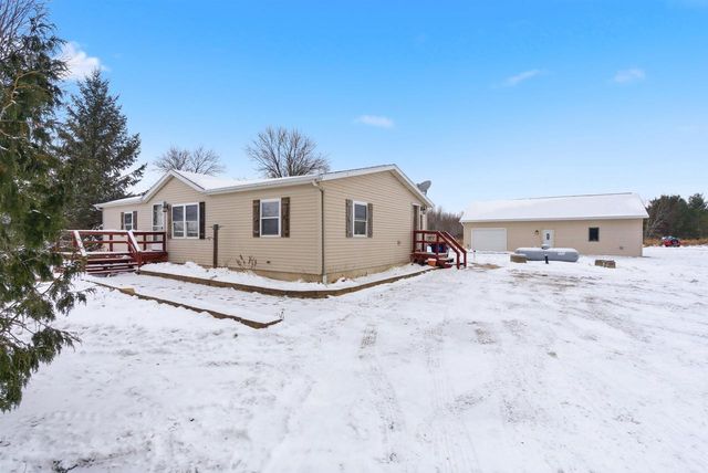 W5244 CTY RD S, Black Creek, WI 54106