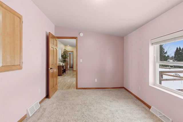 W5244 CTY RD S, Black Creek, WI 54106