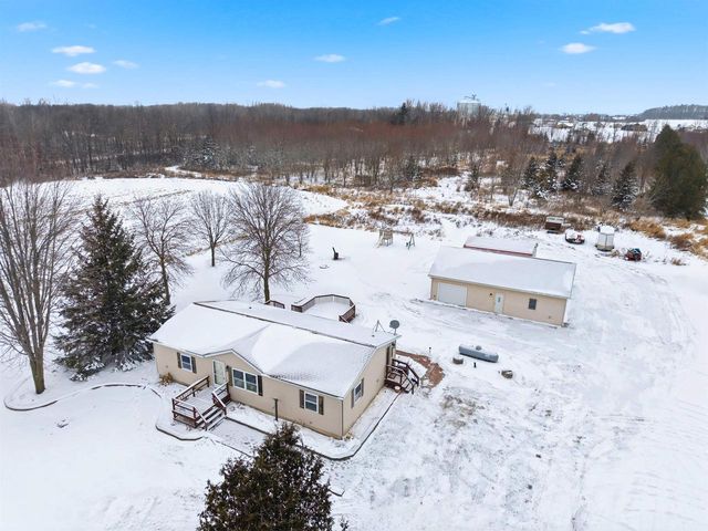 W5244 CTY RD S, Black Creek, WI 54106