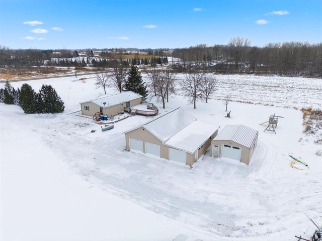 W5244 CTY RD S, Black Creek, WI 54106