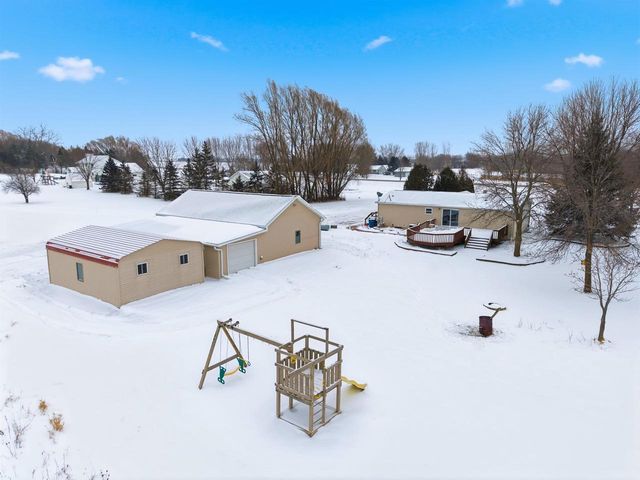 W5244 CTY RD S, Black Creek, WI 54106