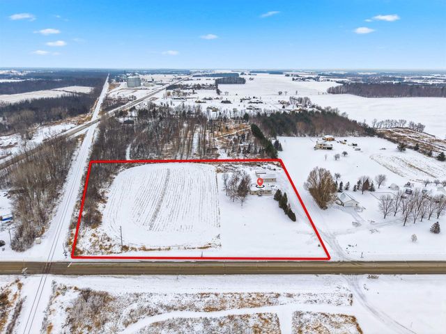 W5244 CTY RD S, Black Creek, WI 54106