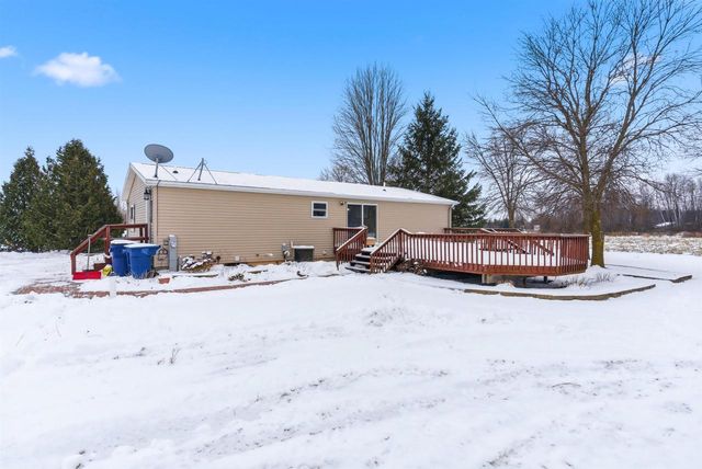W5244 CTY RD S, Black Creek, WI 54106