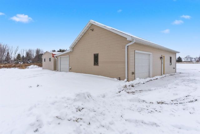 W5244 CTY RD S, Black Creek, WI 54106