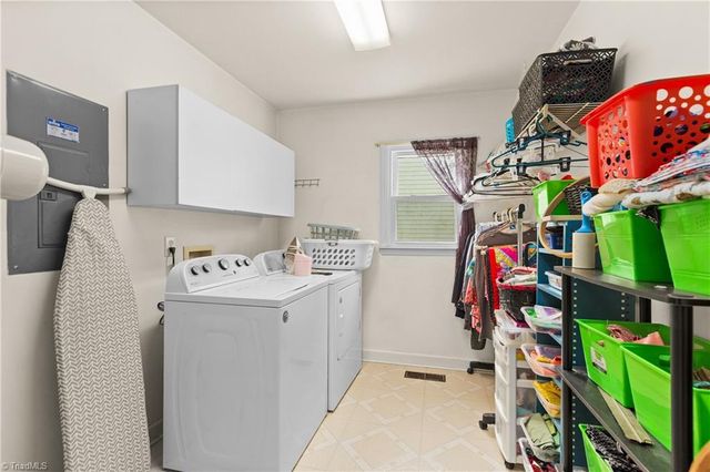 105 Spring Park Court, Clemmons, NC 27012