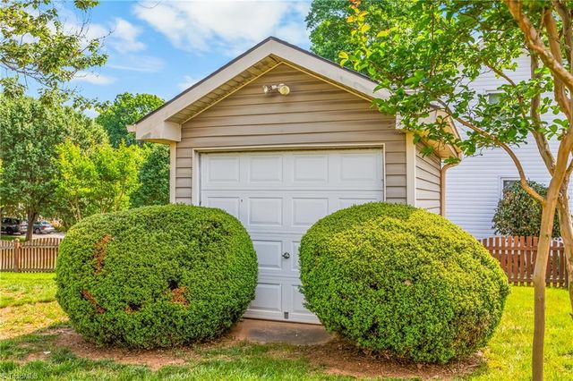 105 Spring Park Court, Clemmons, NC 27012