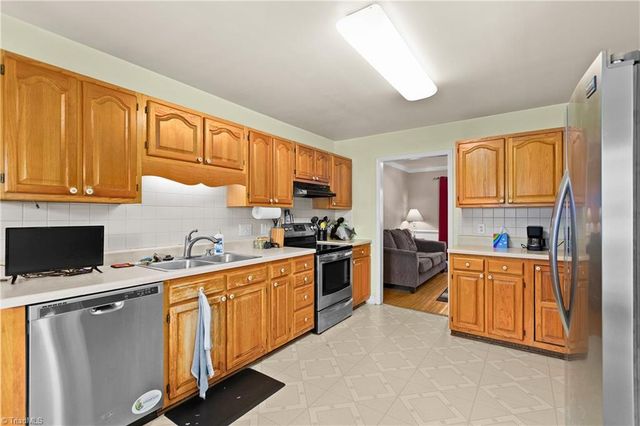 105 Spring Park Court, Clemmons, NC 27012