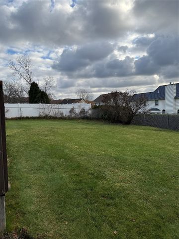 2537 PEPPERTREE Drive, Erie, PA 16510