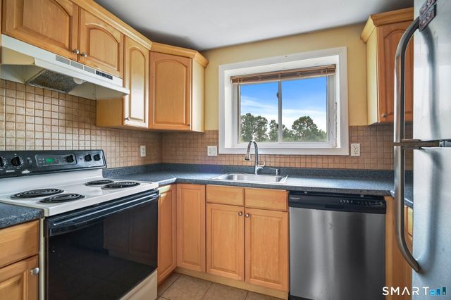 6 Carillon Drive D, Rocky Hill, CT 06067