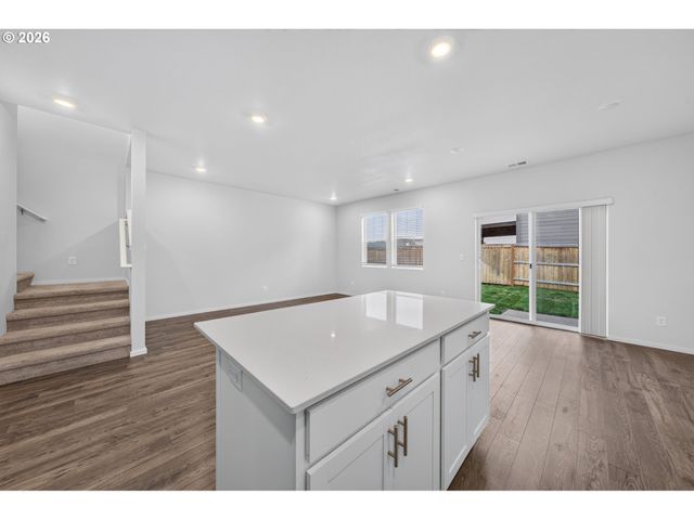 2611 26TH Loop, Springfield, OR 97477