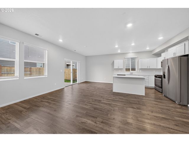 2611 26TH Loop, Springfield, OR 97477