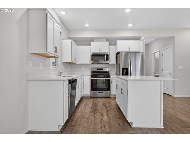 2611 26TH Loop, Springfield, OR 97477