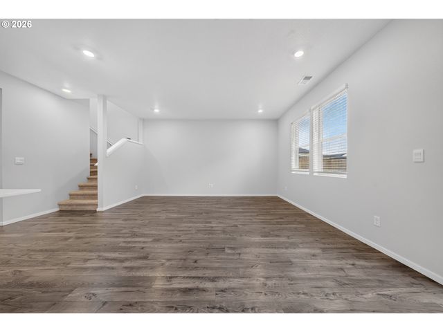 2611 26TH Loop, Springfield, OR 97477