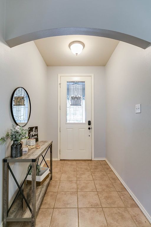 Image 3 of property listing at 3302 Edgewood Drive, San Angelo, TX 76903