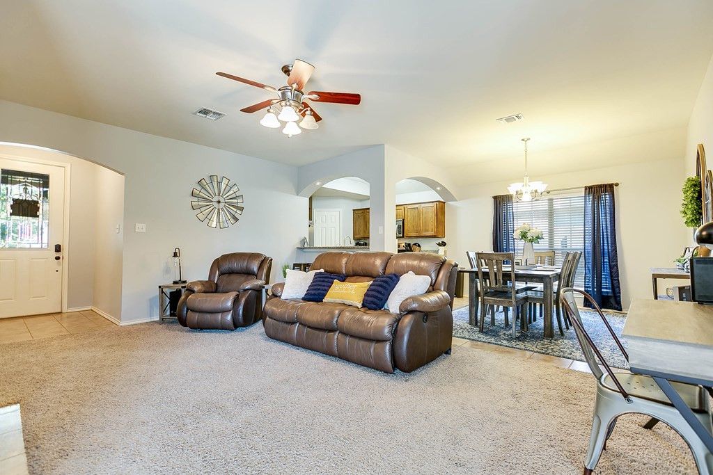 Image 4 of property listing at 3302 Edgewood Drive, San Angelo, TX 76903