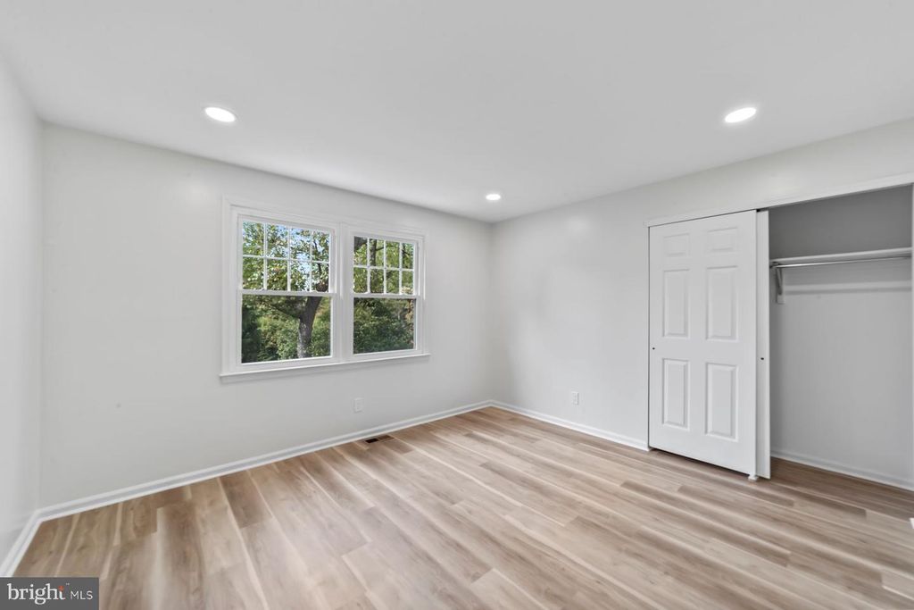 8 KNOX CT, Lawrenceville, NJ 08648