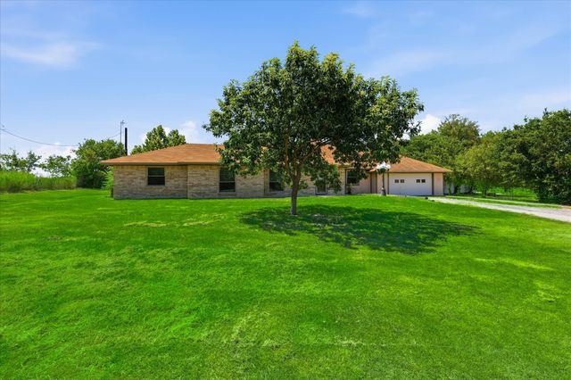 8766 Webb Road, Ponder, TX 76259