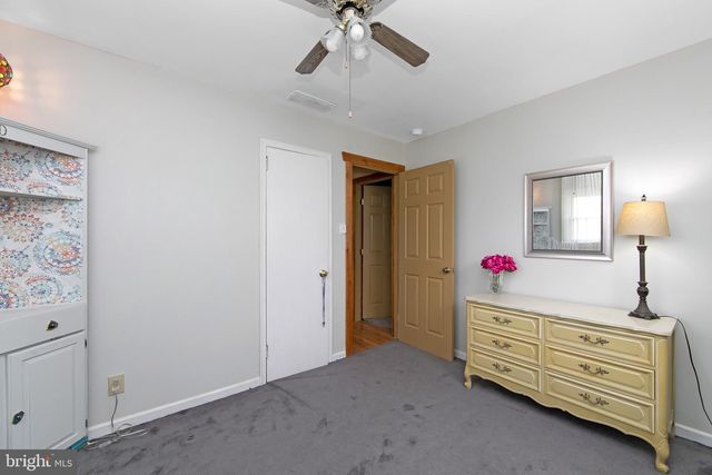 17 S WALNUT CIR, West Berlin, NJ 08091