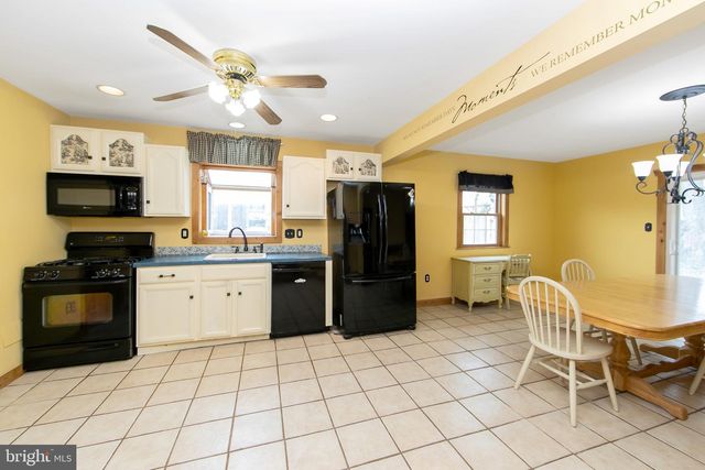 17 S WALNUT CIR, West Berlin, NJ 08091