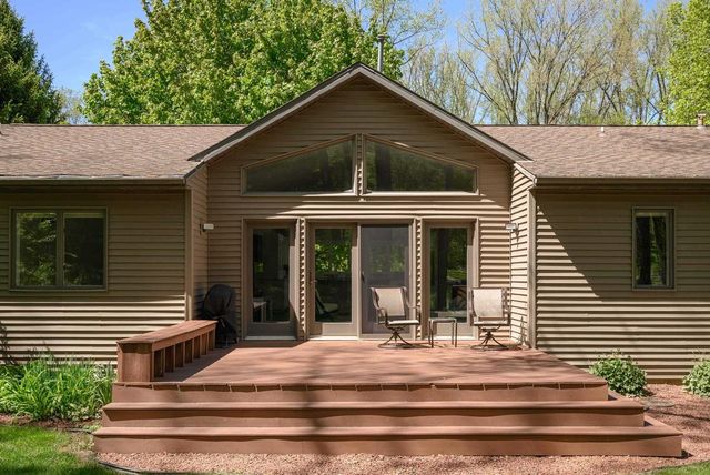 8029 Shag Bark Circle, Cross Plains, WI 53528