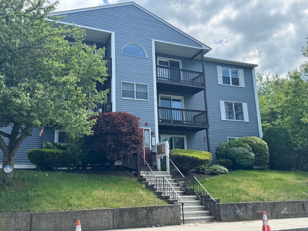 283 Privilege Street 4, Woonsocket, RI 02895