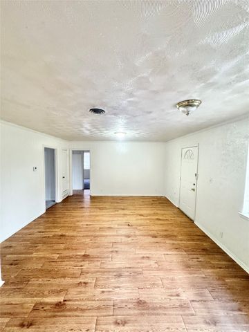 6820 Dart Avenue, Dallas, TX 75217