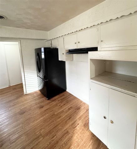 6820 Dart Avenue, Dallas, TX 75217