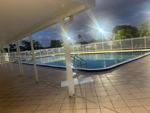 7211 NW 76th St, Tamarac, FL 33321