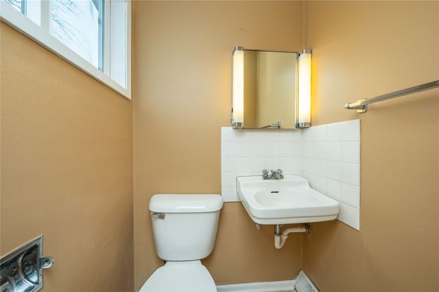 1215 S 16th Avenue W, Newton, IA 50208