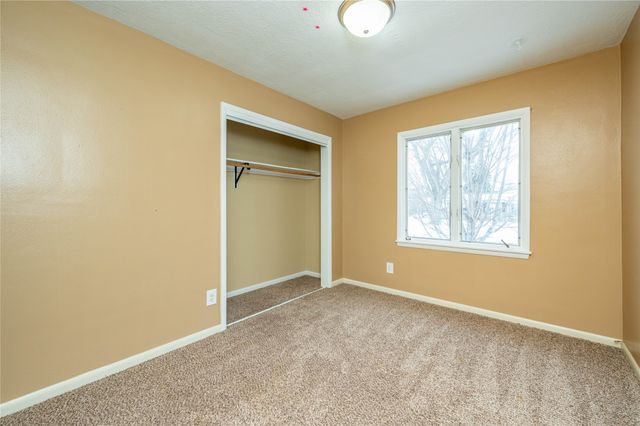 1215 S 16th Avenue W, Newton, IA 50208