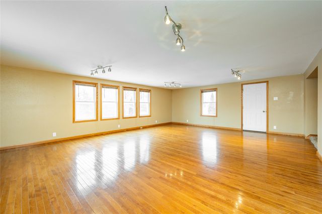 1215 S 16th Avenue W, Newton, IA 50208