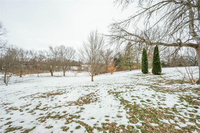 1215 S 16th Avenue W, Newton, IA 50208