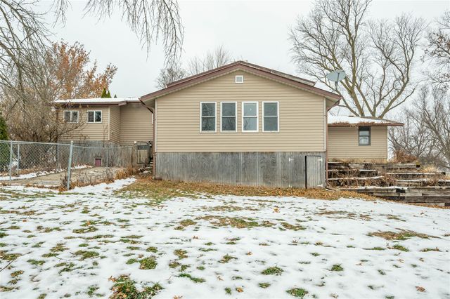 1215 S 16th Avenue W, Newton, IA 50208