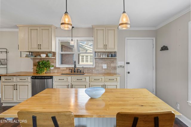 5408 Villa Rd, Knoxville, TN 37918