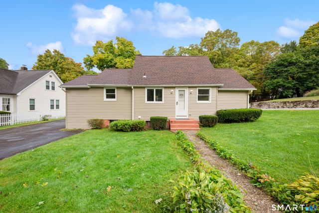 8 Hillside Road, Southbury, CT 06488