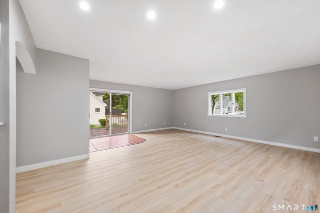 8 Hillside Road, Southbury, CT 06488