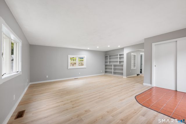 8 Hillside Road, Southbury, CT 06488