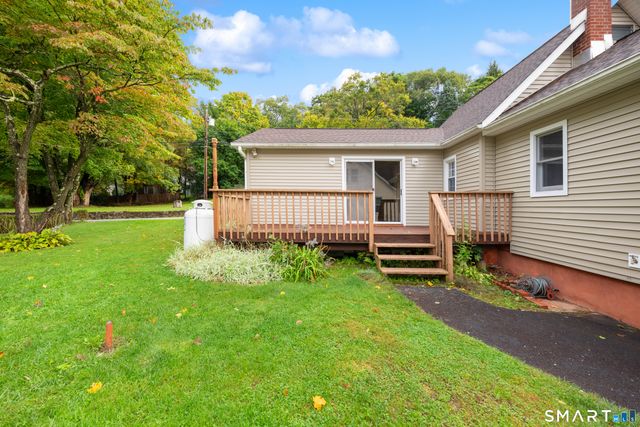 8 Hillside Road, Southbury, CT 06488