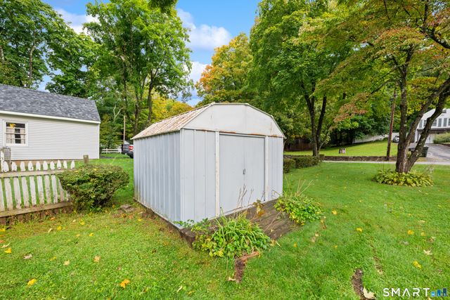 8 Hillside Road, Southbury, CT 06488