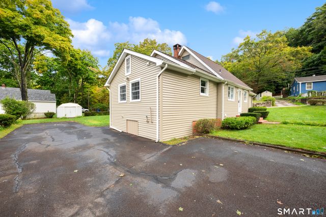 8 Hillside Road, Southbury, CT 06488