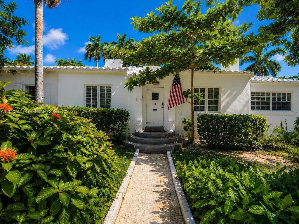 1329 Tyler St, Hollywood, FL 33019