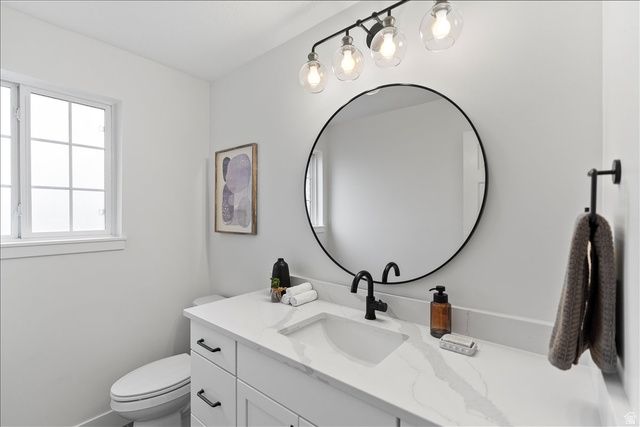 717 WOODRIDGE DR, Layton, UT 84040