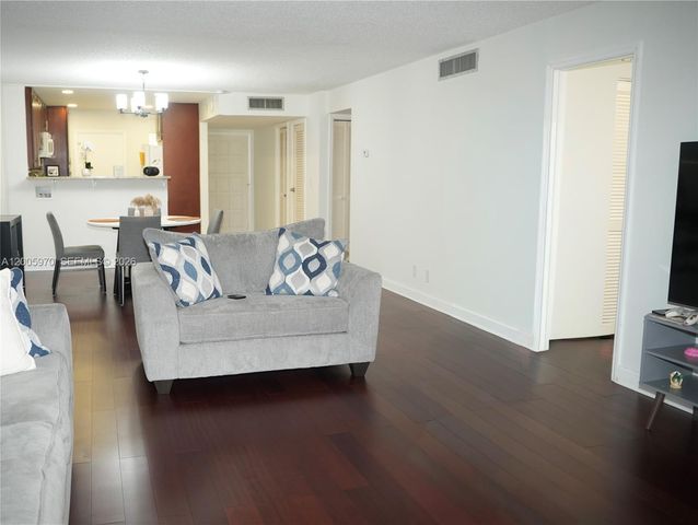 6001 N Falls Cir Dr 203, Lauderhill, FL 33319