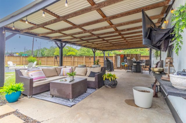 9207 Angora Street, Dallas, TX 75218